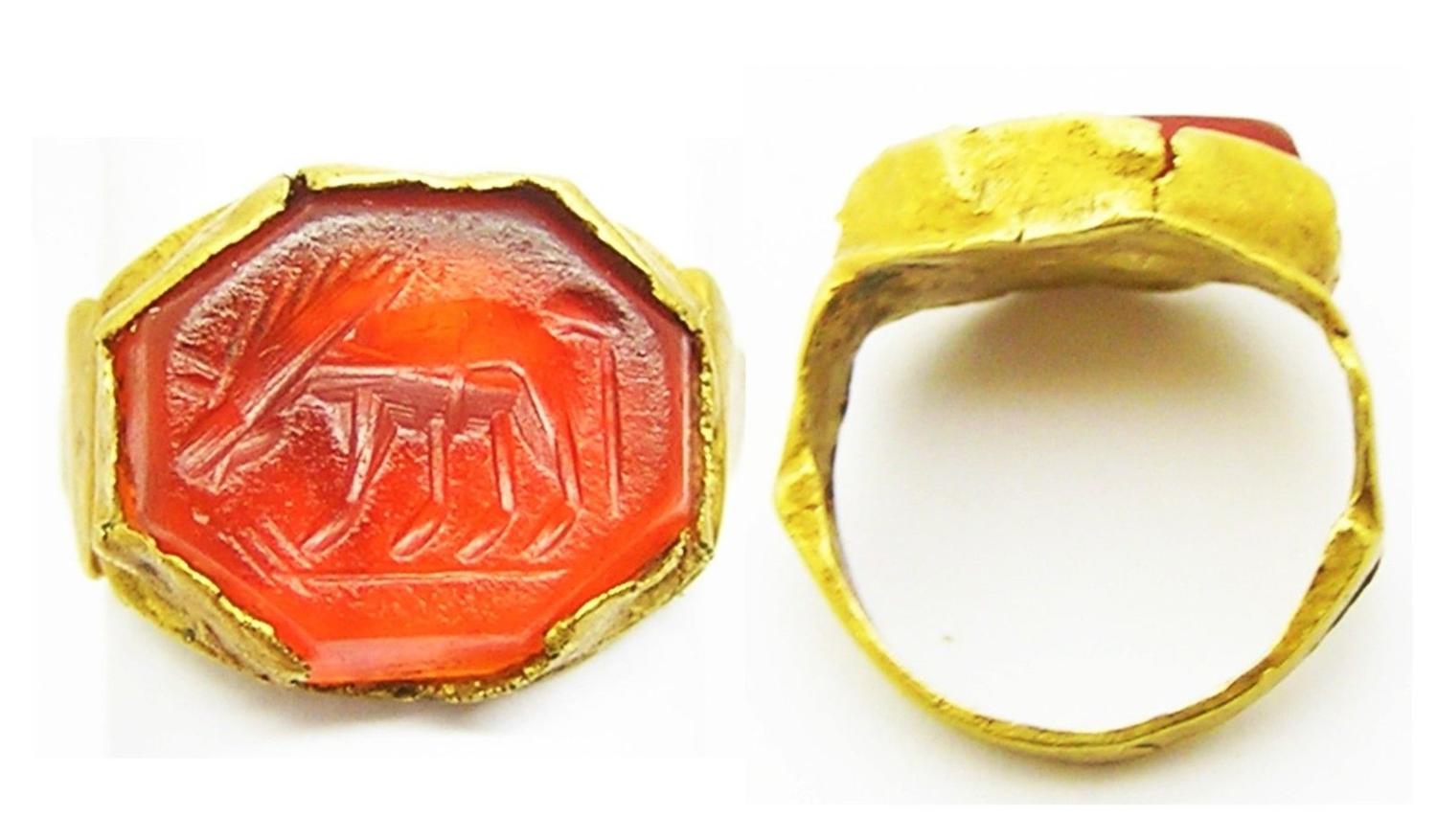 Roman Gold Intaglio Ring of a Grazing Horse