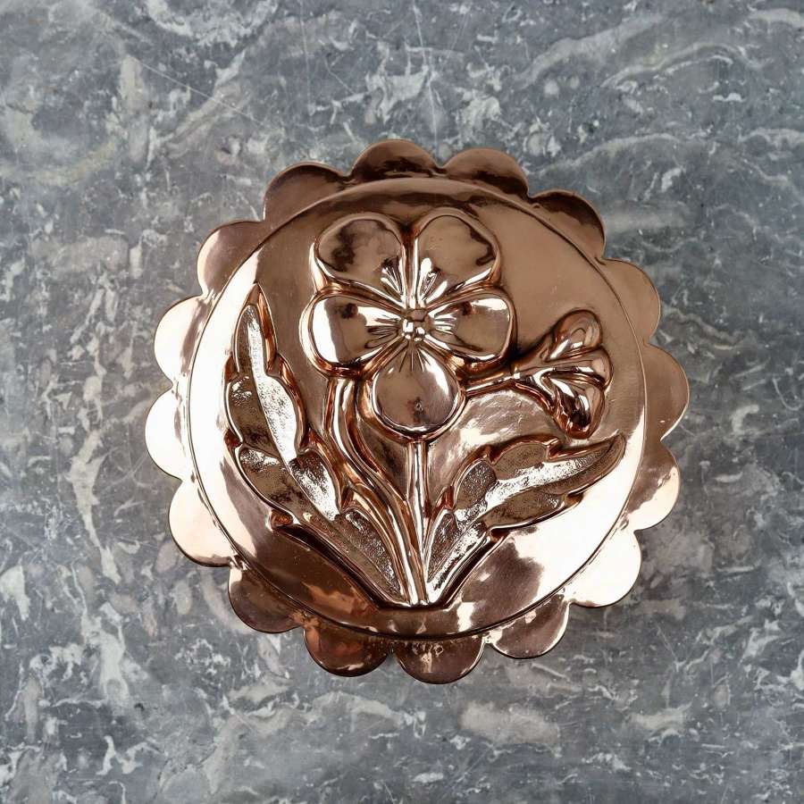 Copper Mould with Pansy to Top