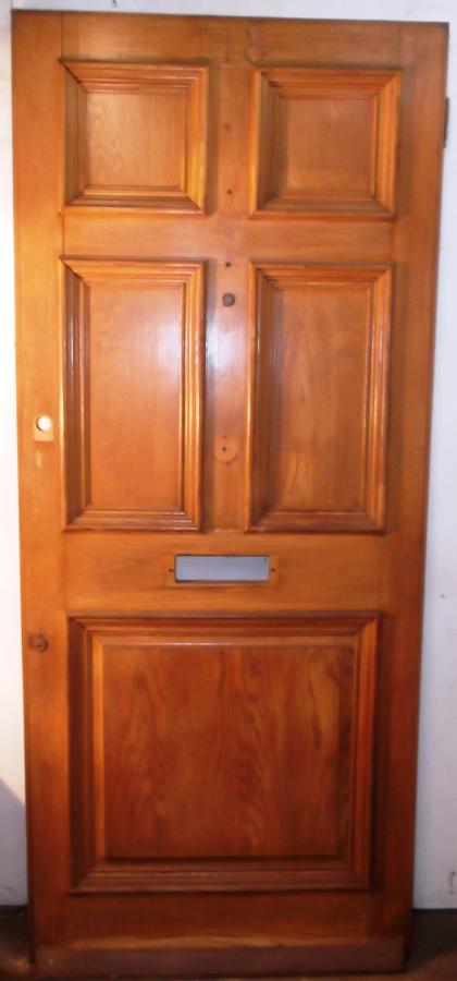 DE0449 A Solid and Heavy, Victorian Style Oak, 5 Panel Front Door