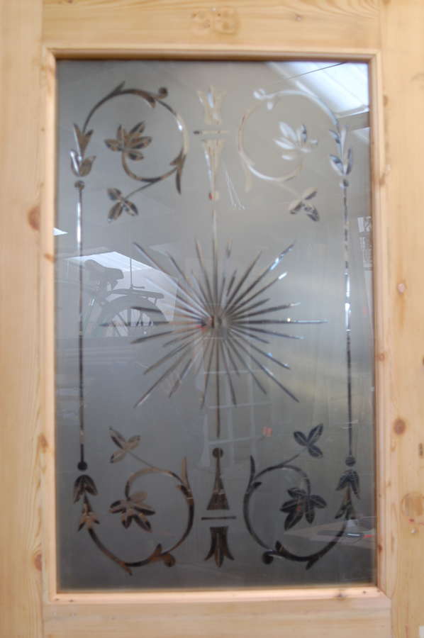 DE0831 A BEAUTIFUL VICTORIAN FRONT DOOR WITH ETCHED GLASS PANEL