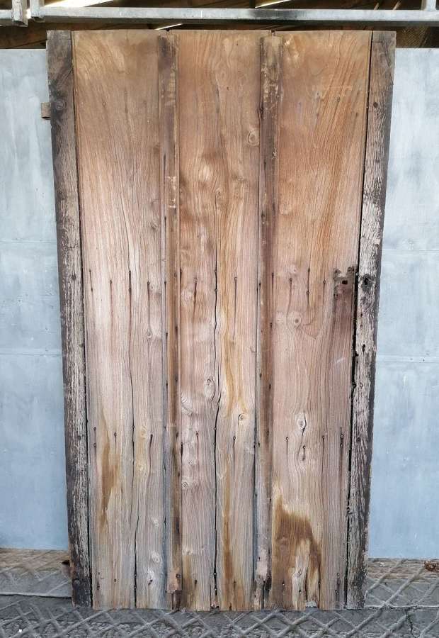 DI0788 A RECLAIMED RUSTIC OAK AND ELM PLANK DOOR / SLIDING DOOR