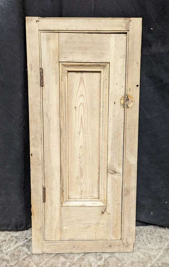 CS0152 A SMALL RECLAIMED OPENING STRIPPED PINE CUPBOARD DOOR