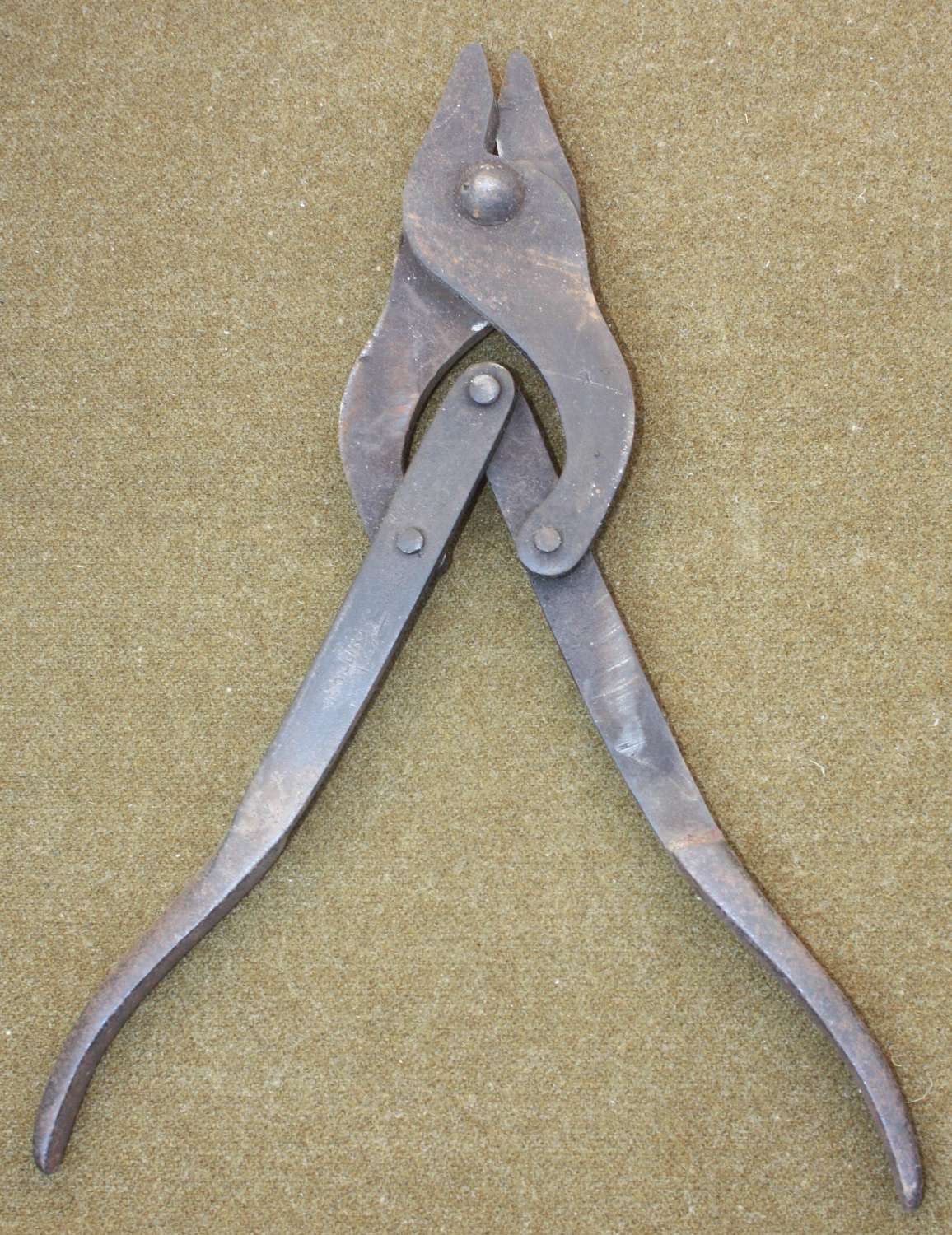 A PAIR OF 1917 DATED BRITISH ISSUE  WIRE CUTTERS