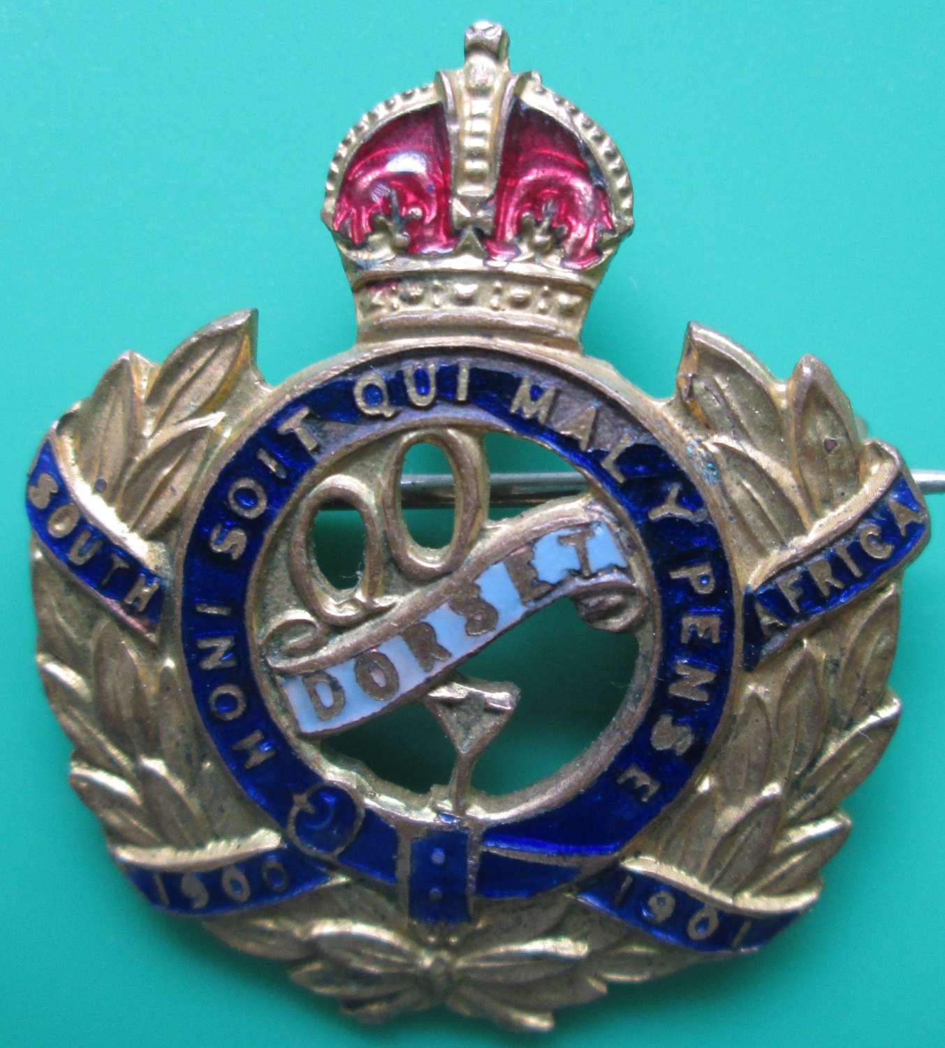 A QUEEN'S OWN DORSET YEOMANRY SWEETHEART BADGE