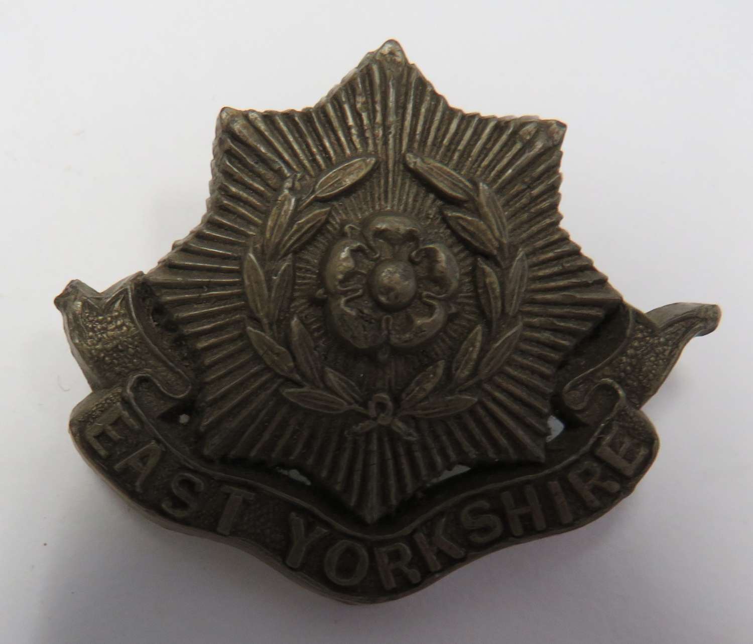 WW 2 East Yorkshire Plastic Economy Cap Badge