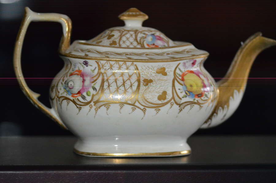 An early 19th Century Porcelain Coalport Teapot and Cover c1810-20