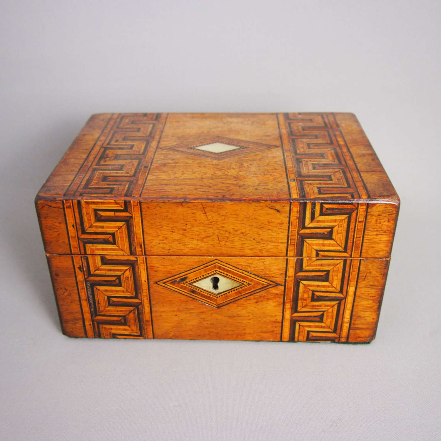 Vintage inlaid wooden box. W8523