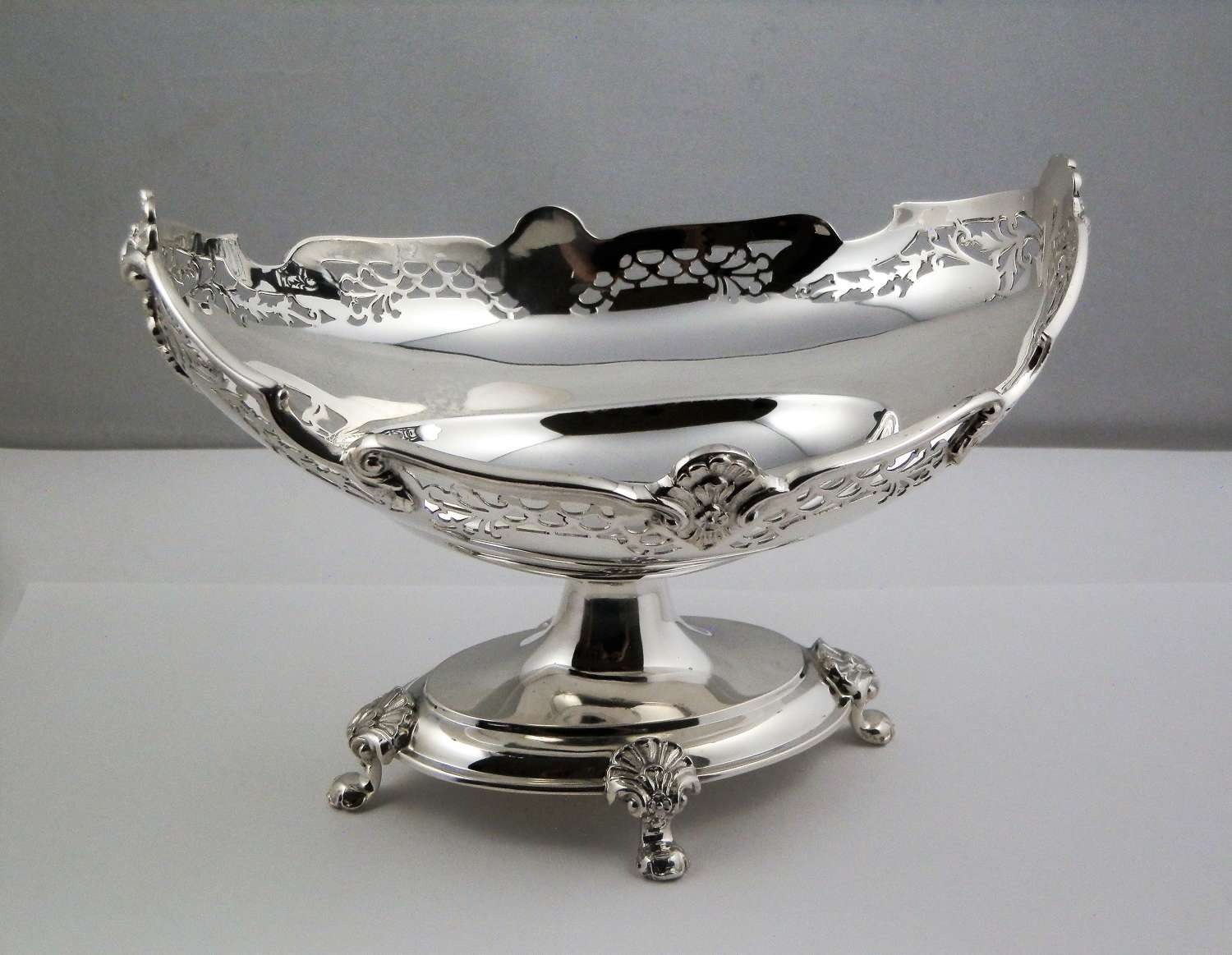 Silver table center piece, Sheffield 1924