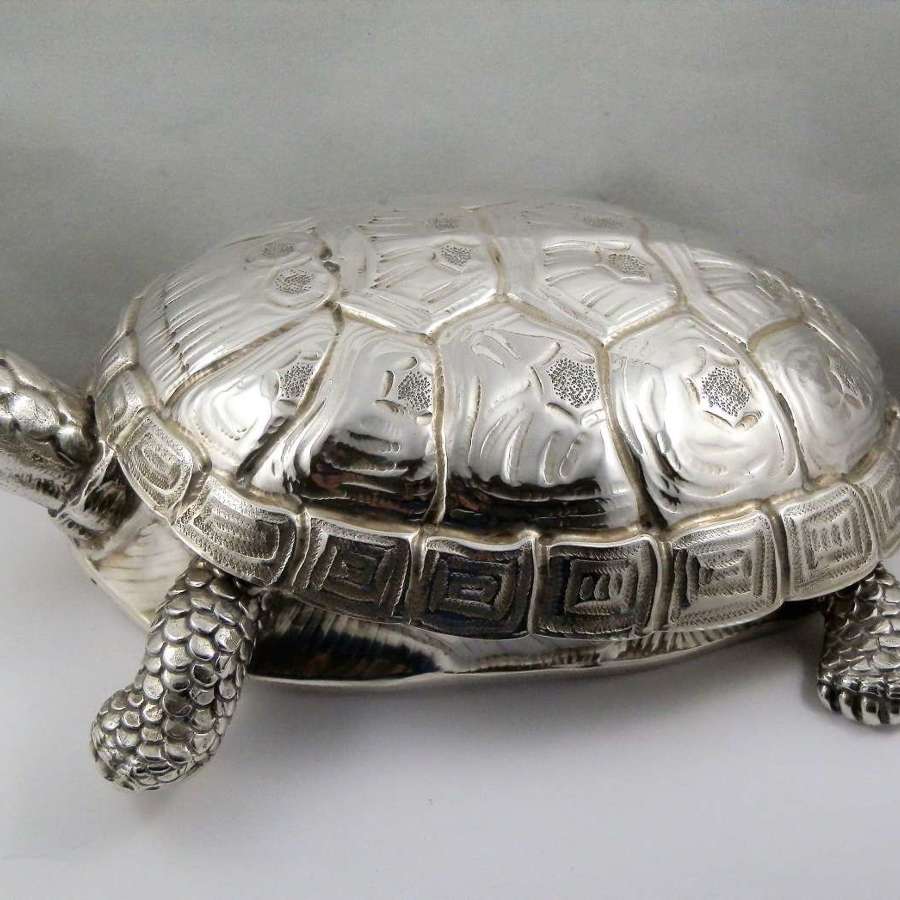 Italian silver tortoise box, by Fasano, Torino 1971