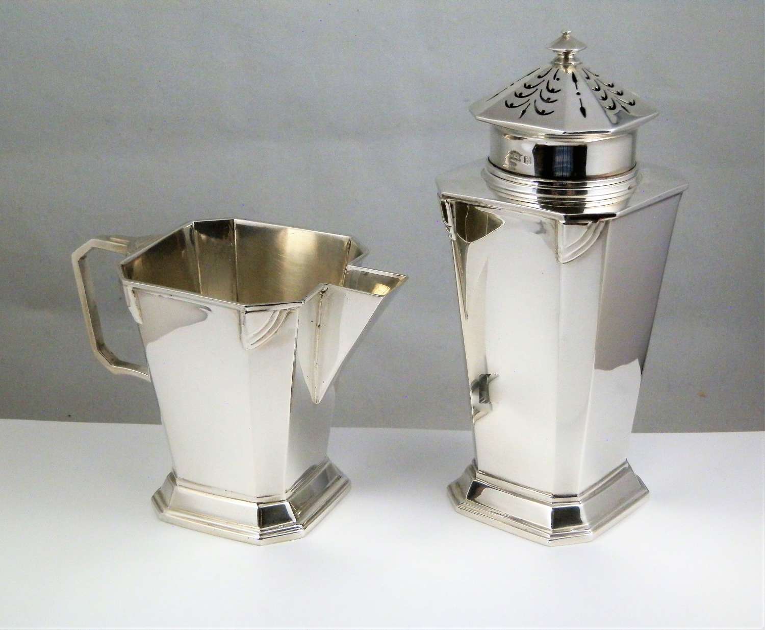 An Art Deco Silver sugar caster and cream jug, Birmingham 1934