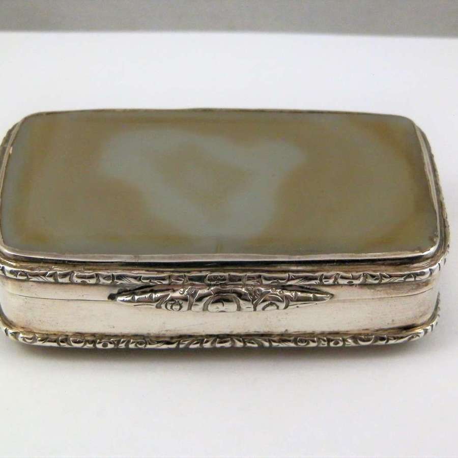 A Scottish George III silver and agate snuff box, c1810