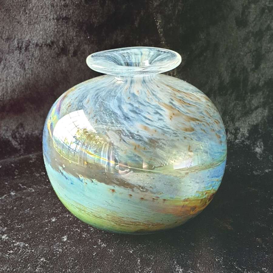Beautiful Isle of Wight ‘Aurene’ Globe Vase c1970’s