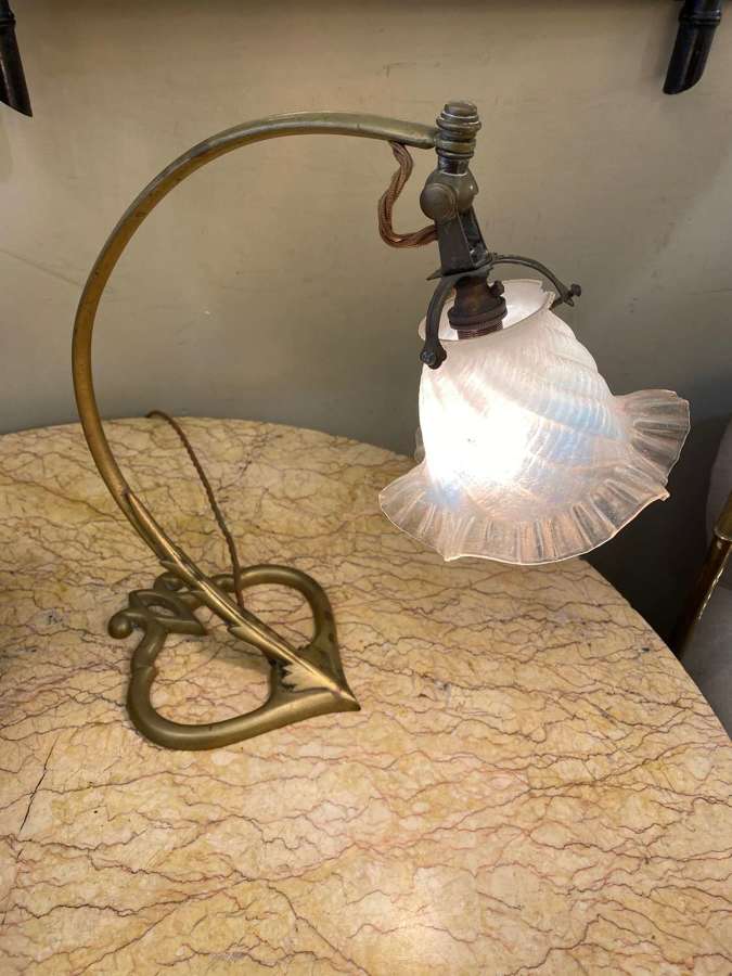 C1900 An Elegant English Brass Table Lamp