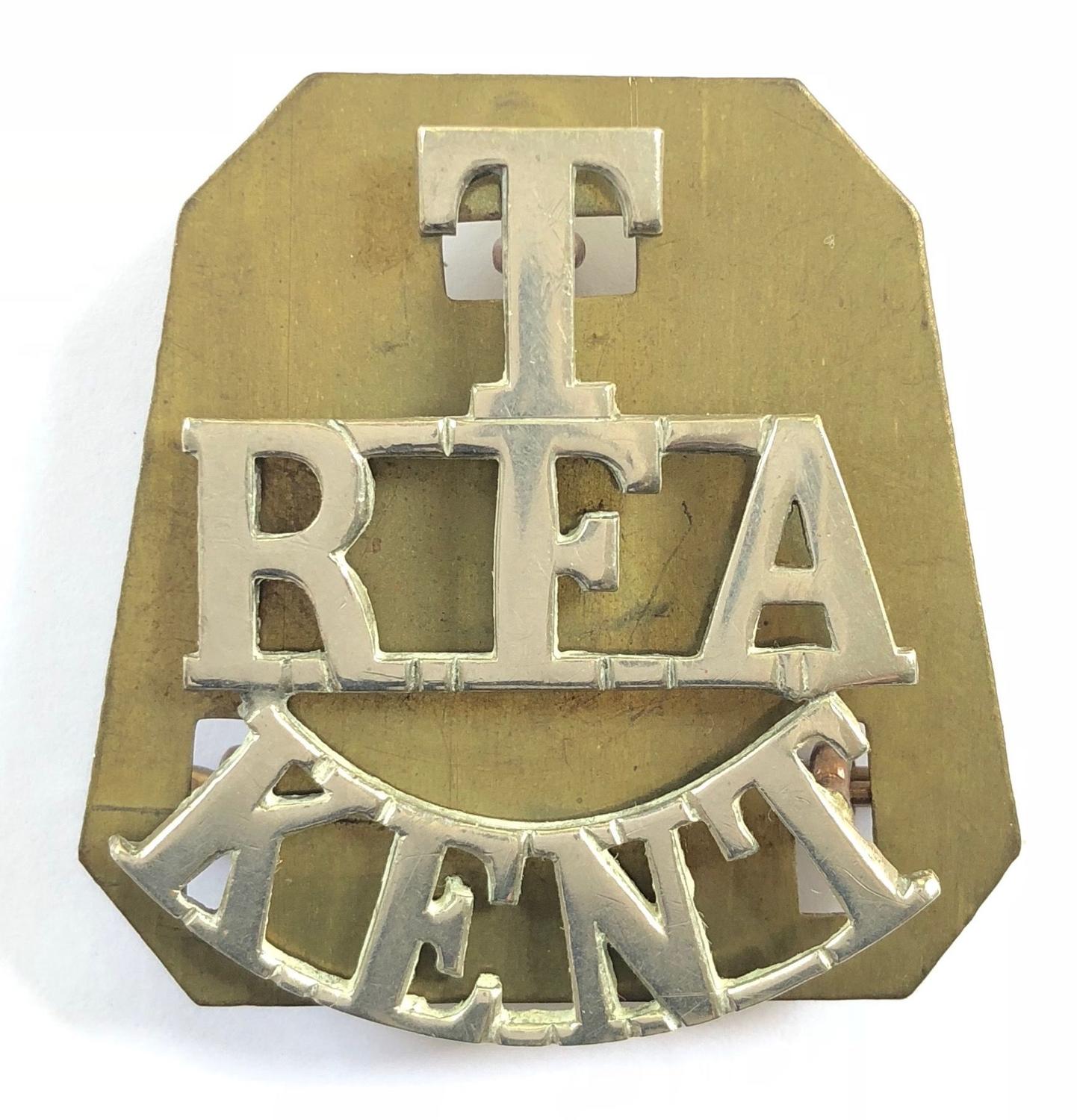 T / RFA / KENT white metal Royal Field Artillery shoulder title