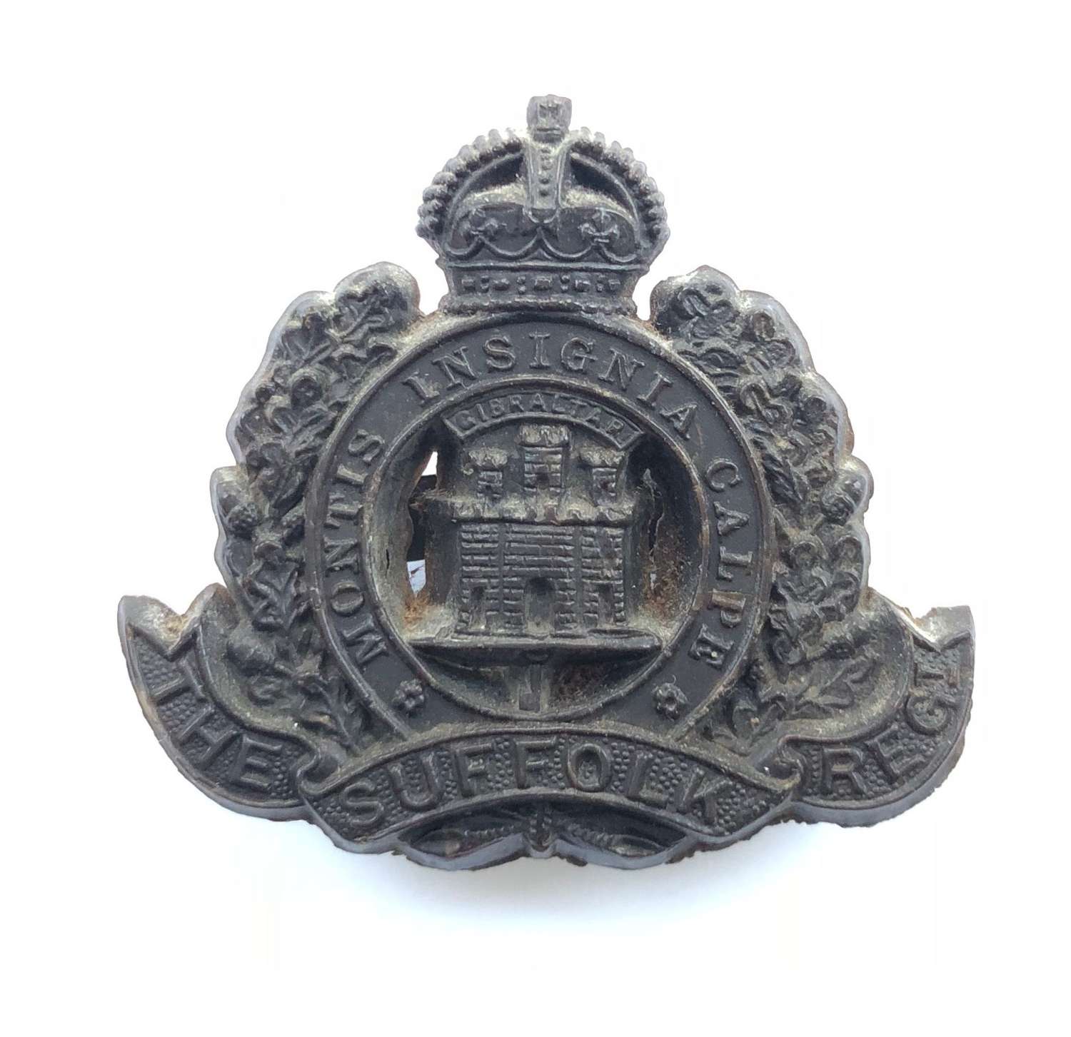Suffolk Regiment WW2 rare dark brown plastic economy cap badge